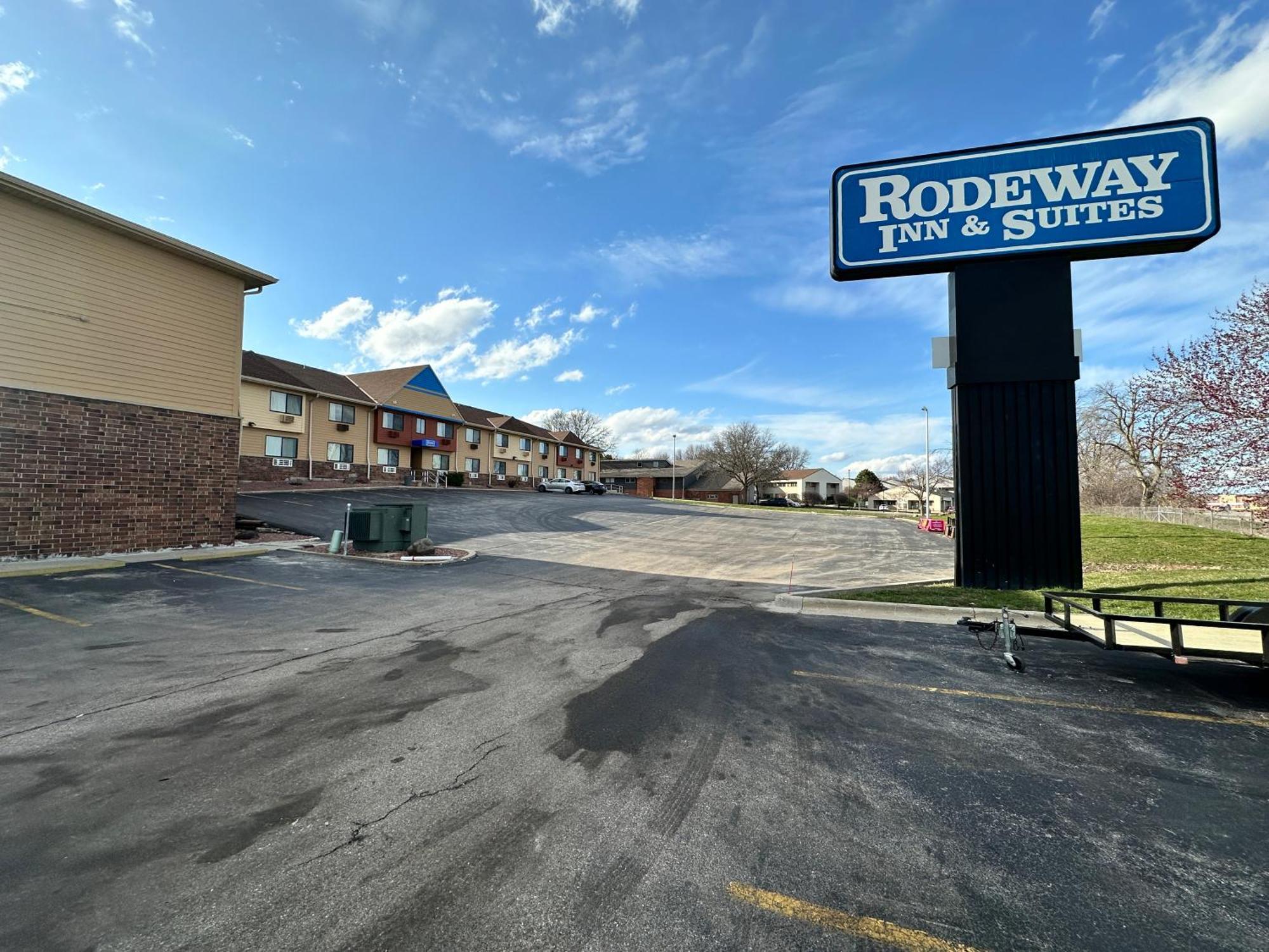 Rodeway Inn & Suites Madison East Exterior foto