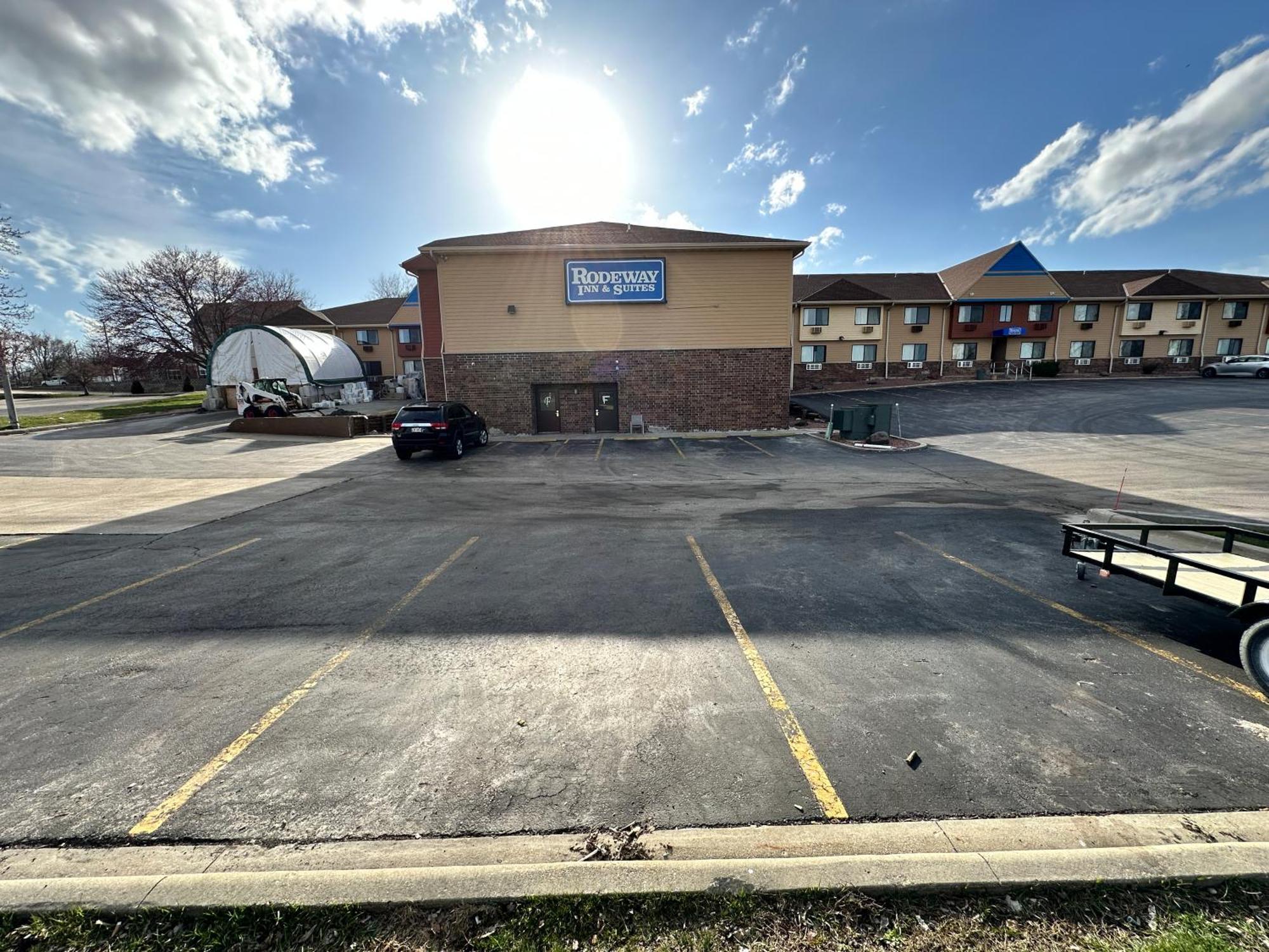 Rodeway Inn & Suites Madison East Exterior foto